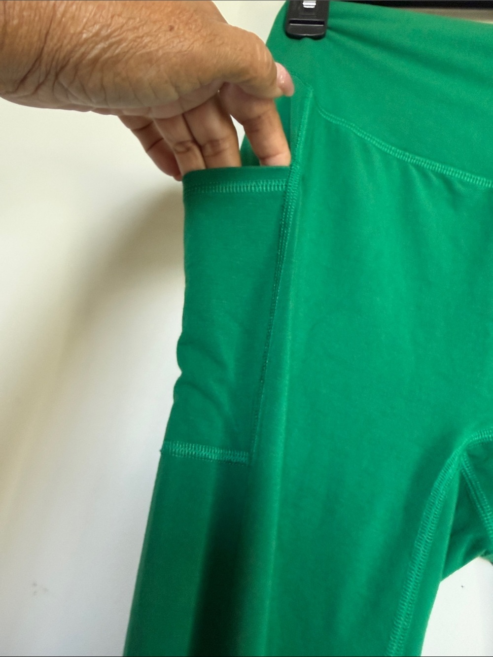 Sylvendel Women’s Emerald Green High-Waist Active Leggings with Side Pockets - Picture 3 of 6